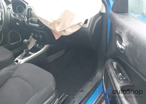 2018 Jeep Compass Sport z USA, uszkodzony, nr VIN 3C4NJCAB4JT124295